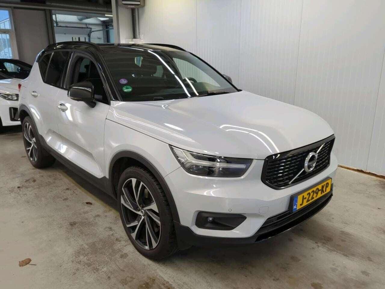 VOLVO XC40 1.5 T5 R photo