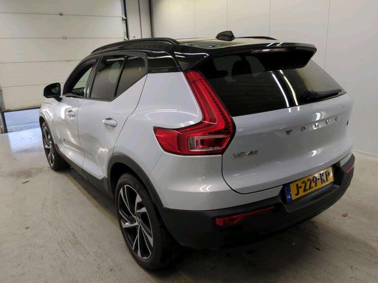 VOLVO XC40 1.5 T5 R photo