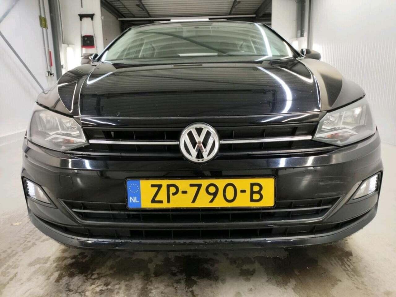 VOLKSWAGEN POLO 1.0 photo