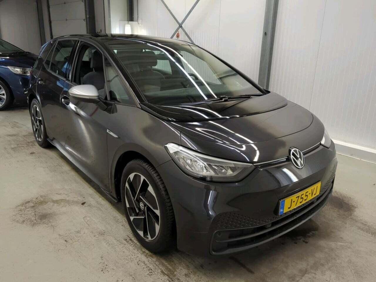 VOLKSWAGEN ID.3 First photo