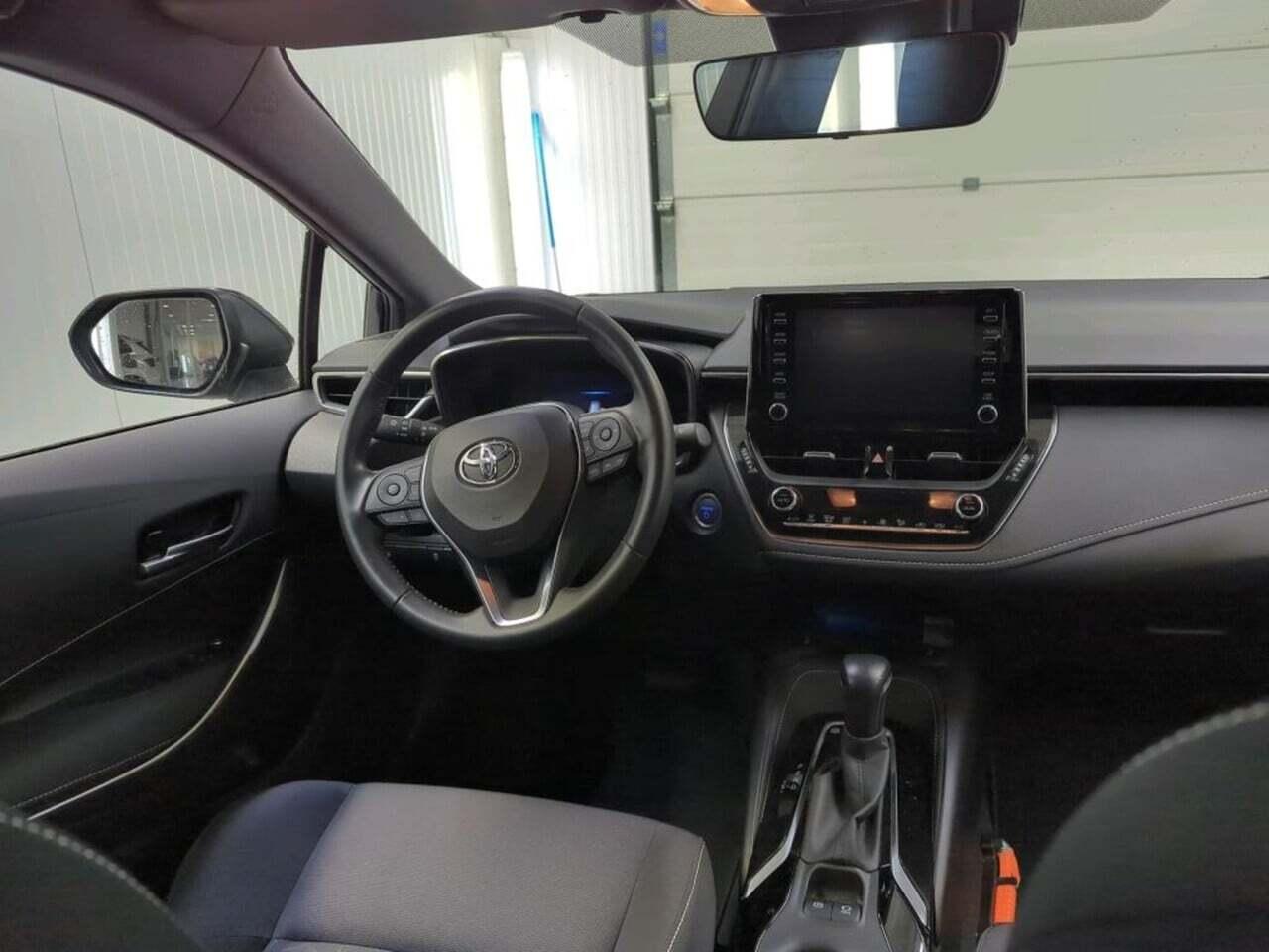 TOYOTA Corolla Touring Sports 2.0 photo