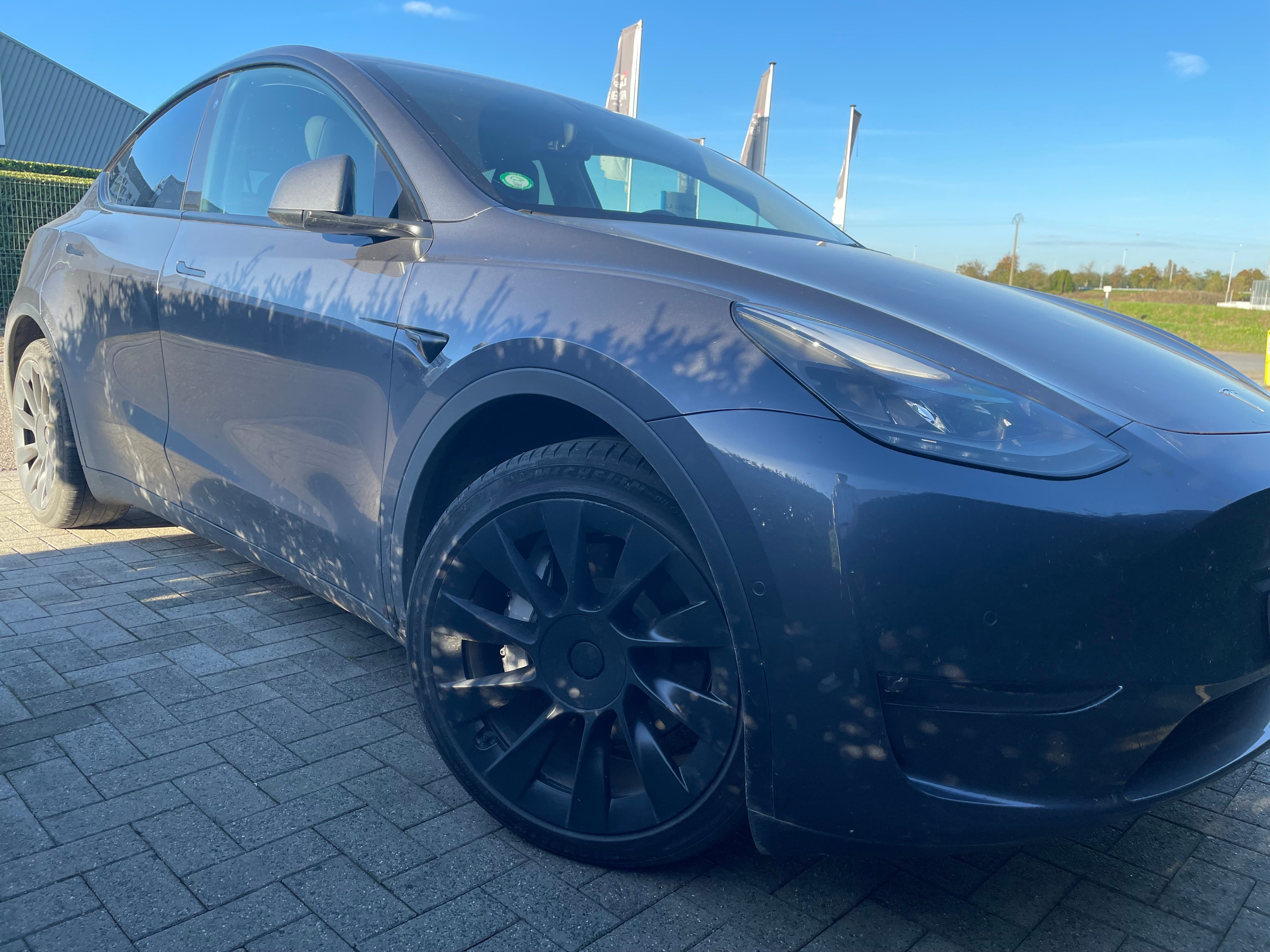 TESLA Model Y Model Y 72.5 kWh Standard Range