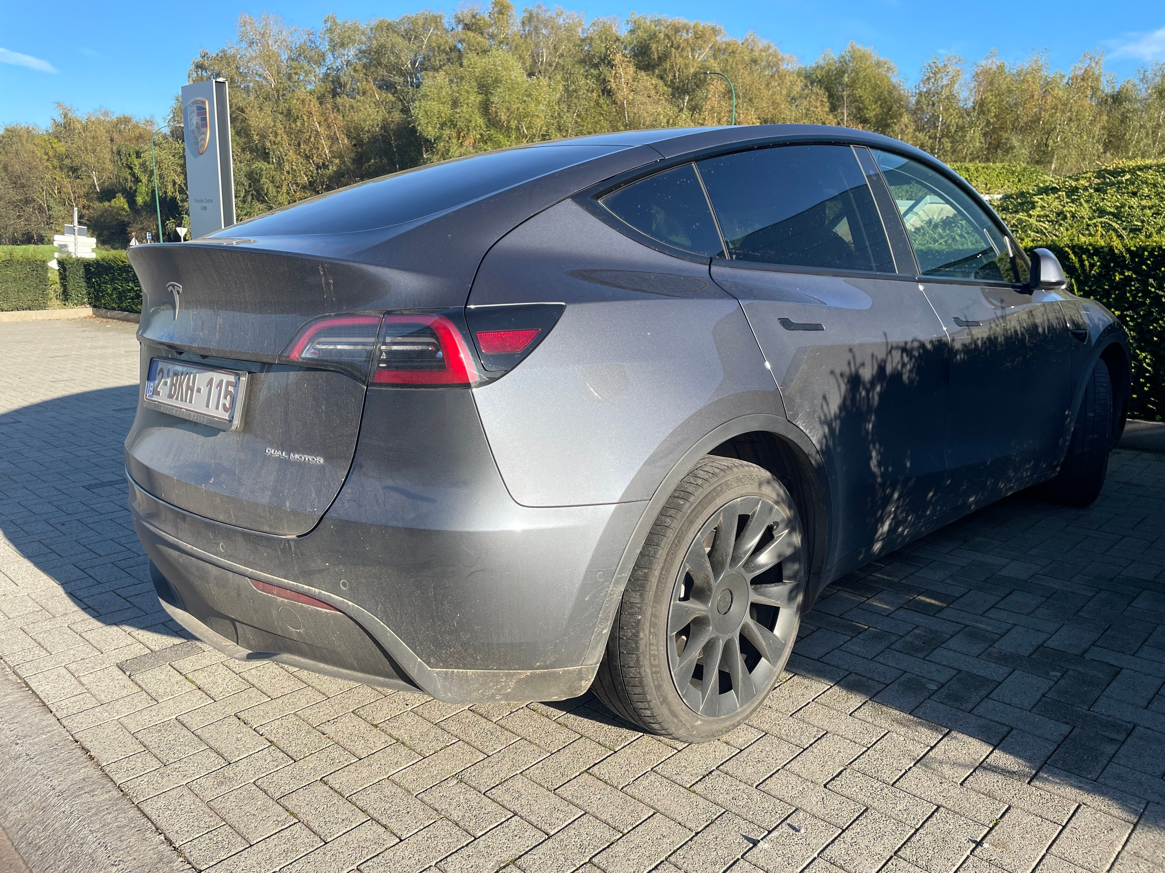 TESLA Model Y Model Y 72.5 kWh Standard Range photo