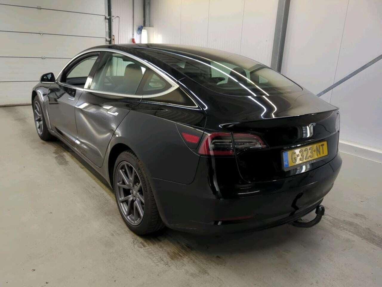 Tesla Model 3 Standard R photo