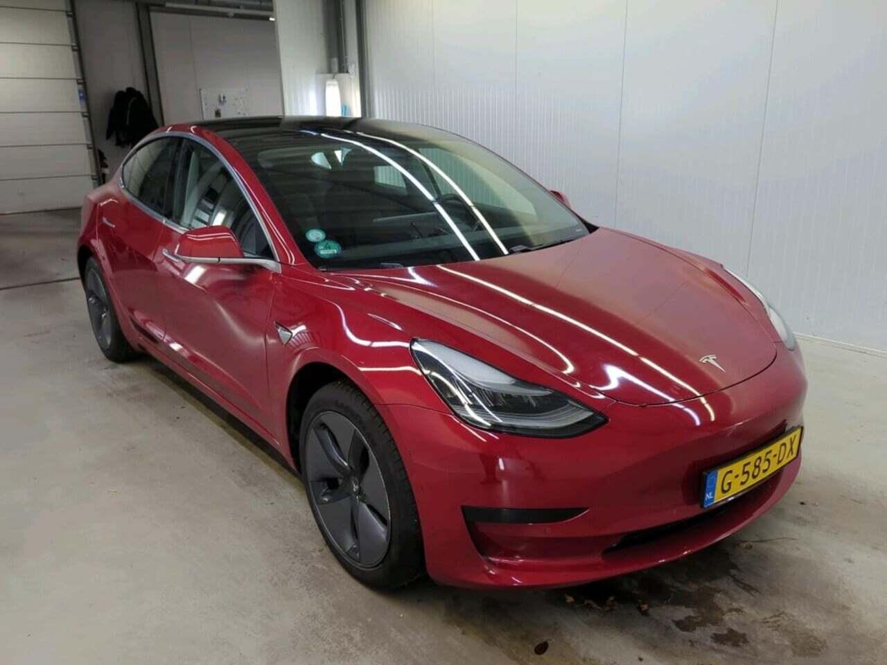 Tesla Model 3 Standard R photo