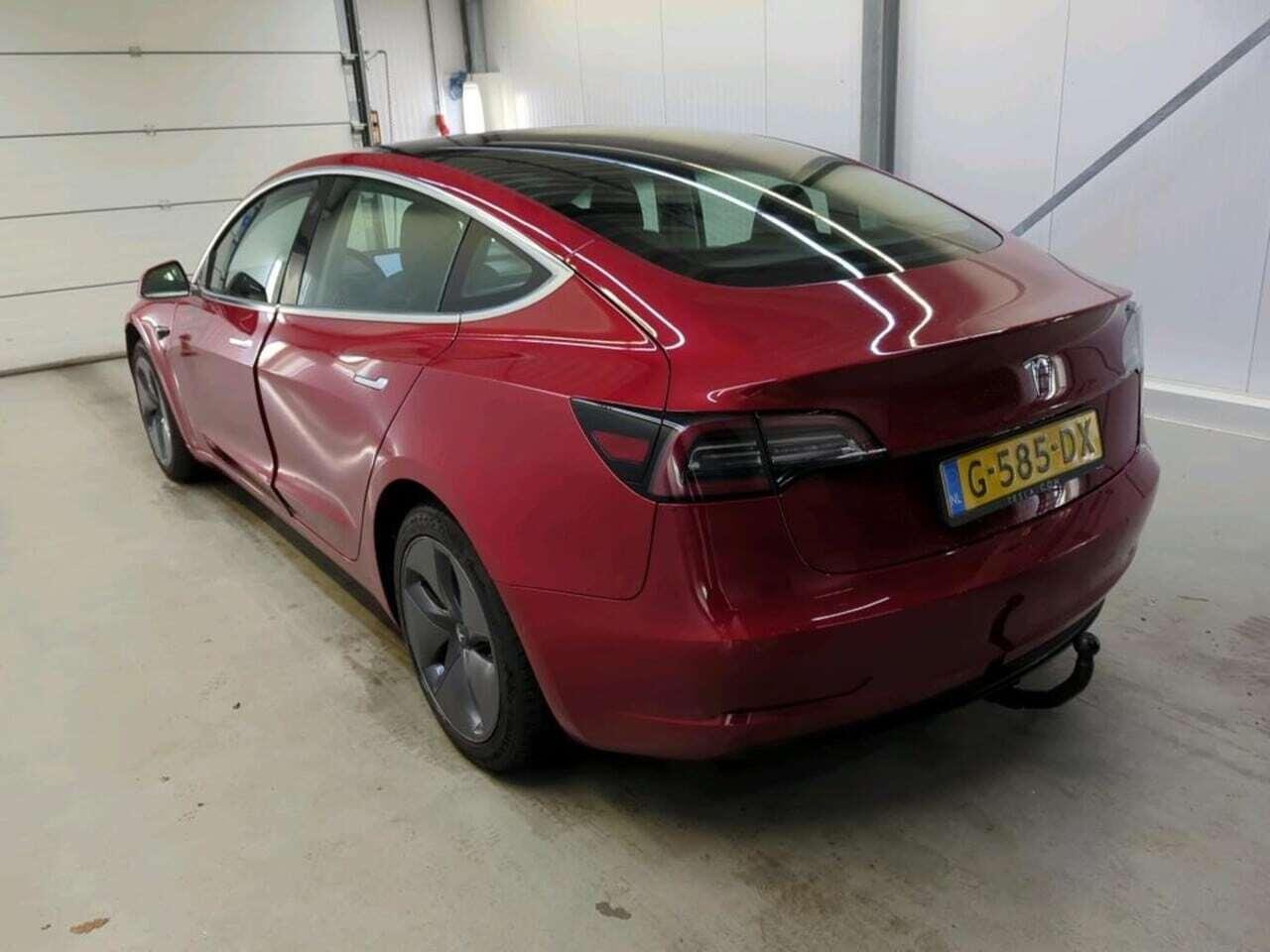 Tesla Model 3 Standard R photo