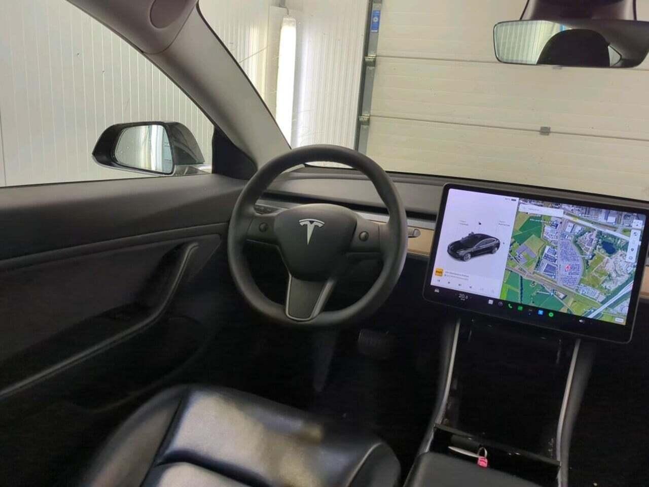 Tesla Model 3 Standard R photo