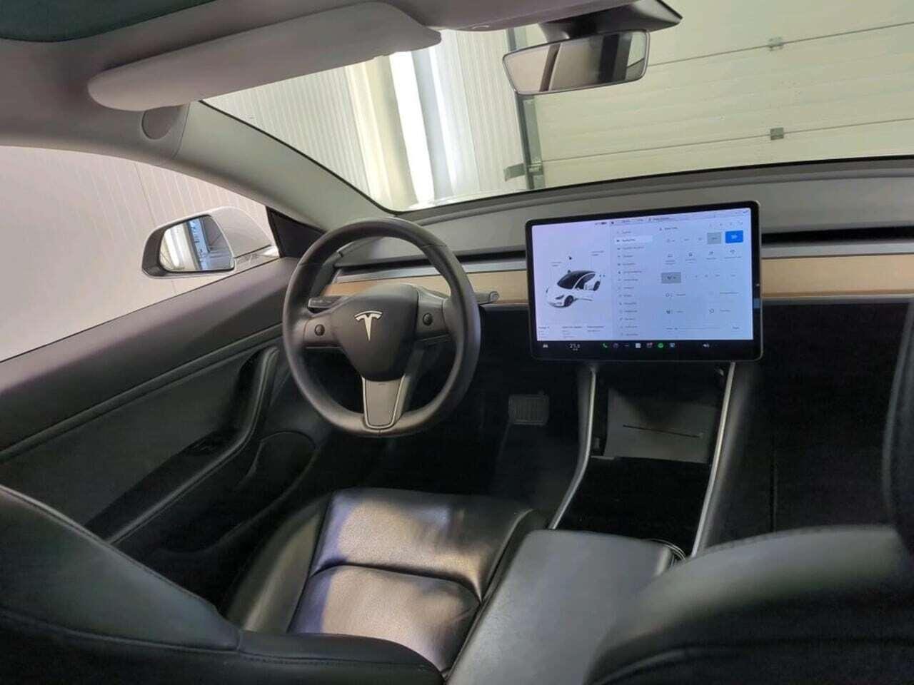 Tesla Model 3 Long R photo