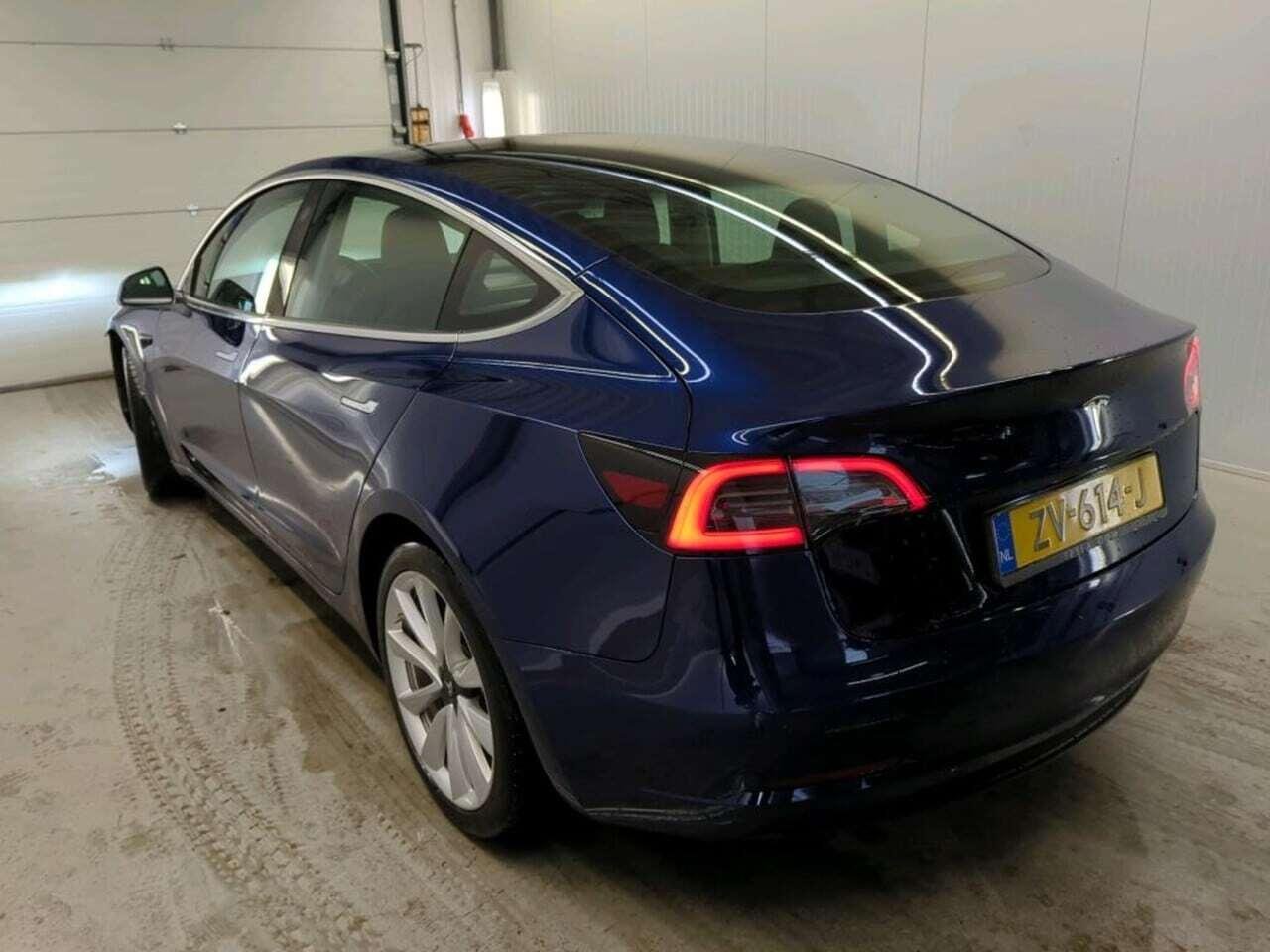 Tesla Model 3 Standard R photo