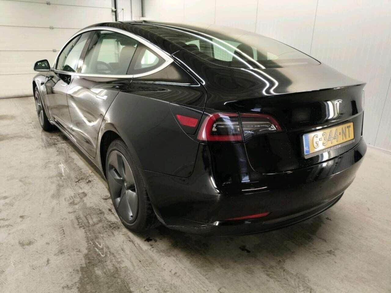 Tesla Model 3 Standard R photo