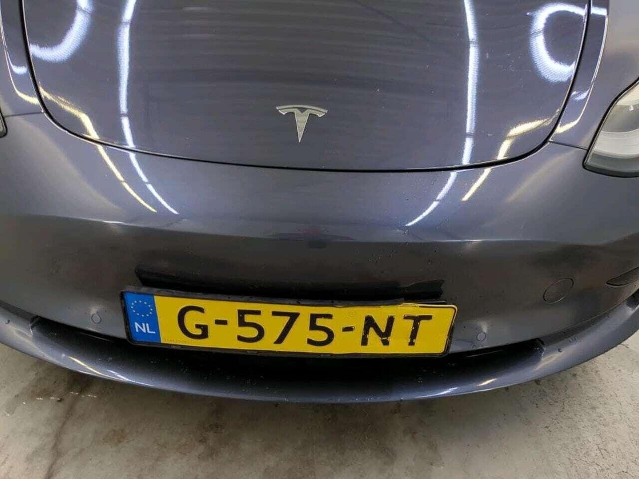 Tesla Model 3 Standard R photo