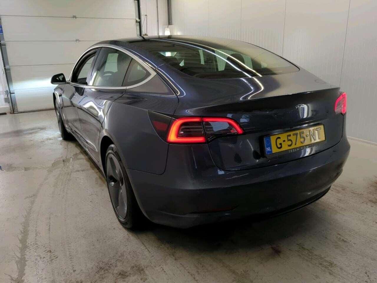 Tesla Model 3 Standard R photo