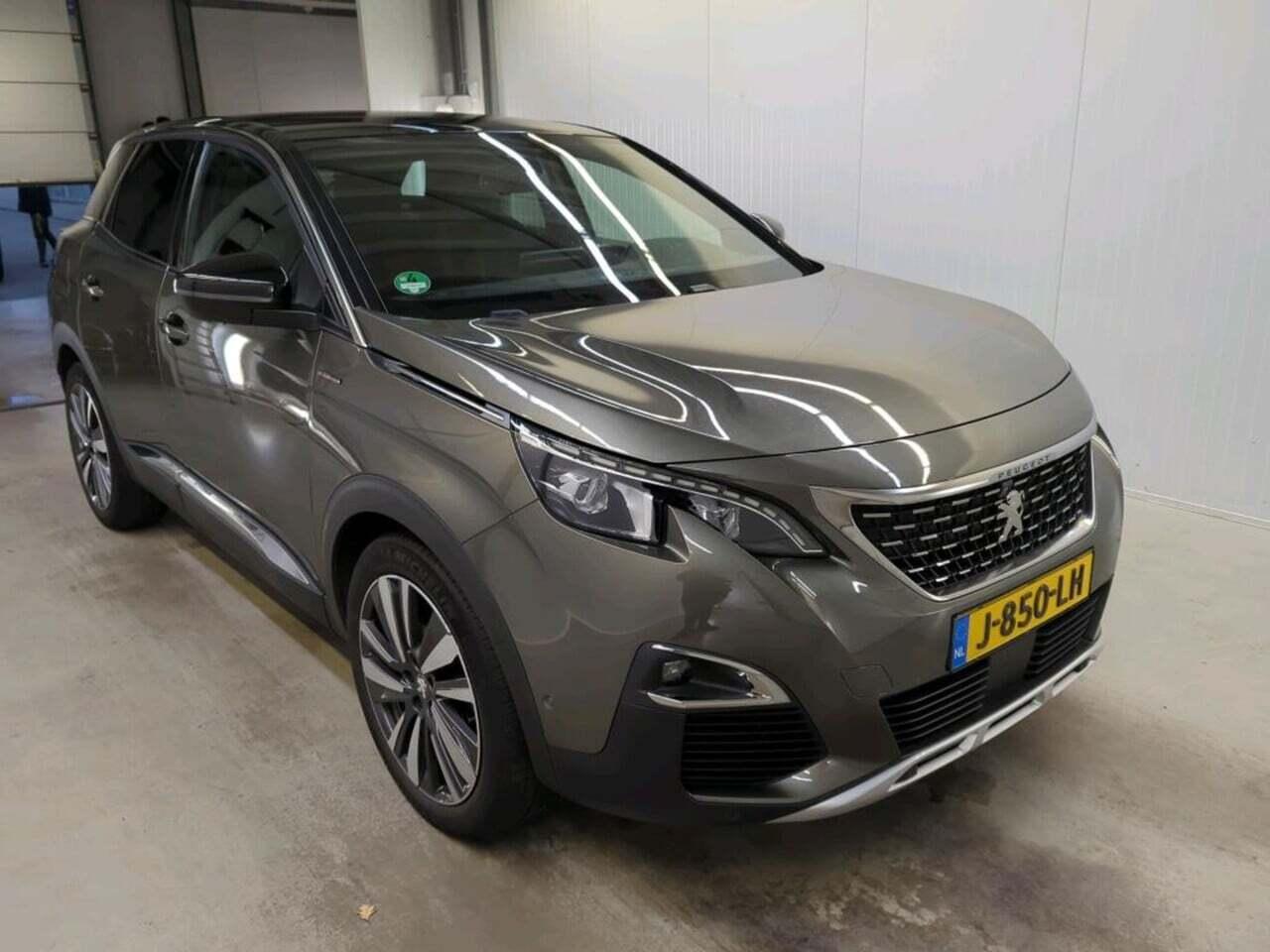 PEUGEOT 3008 1.5 BlueHDi photo