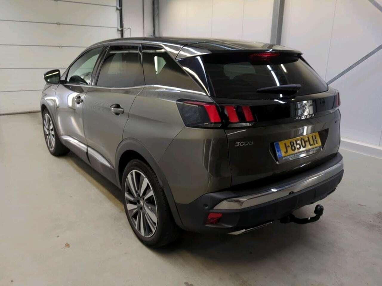 PEUGEOT 3008 1.5 BlueHDi photo