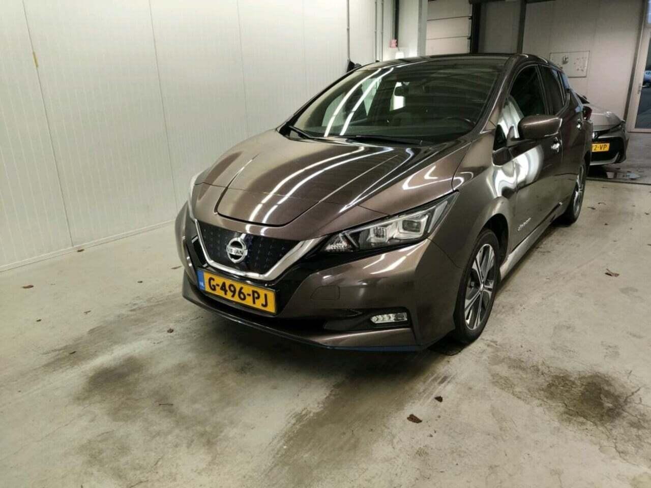 NISSAN LEAF 62