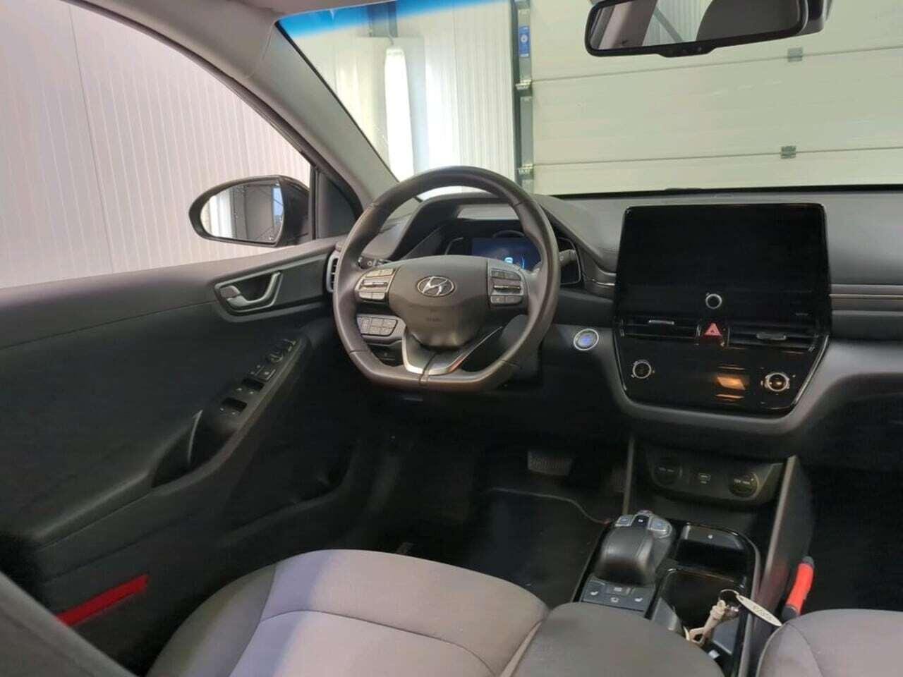 HYUNDAI IONIQ 38 photo