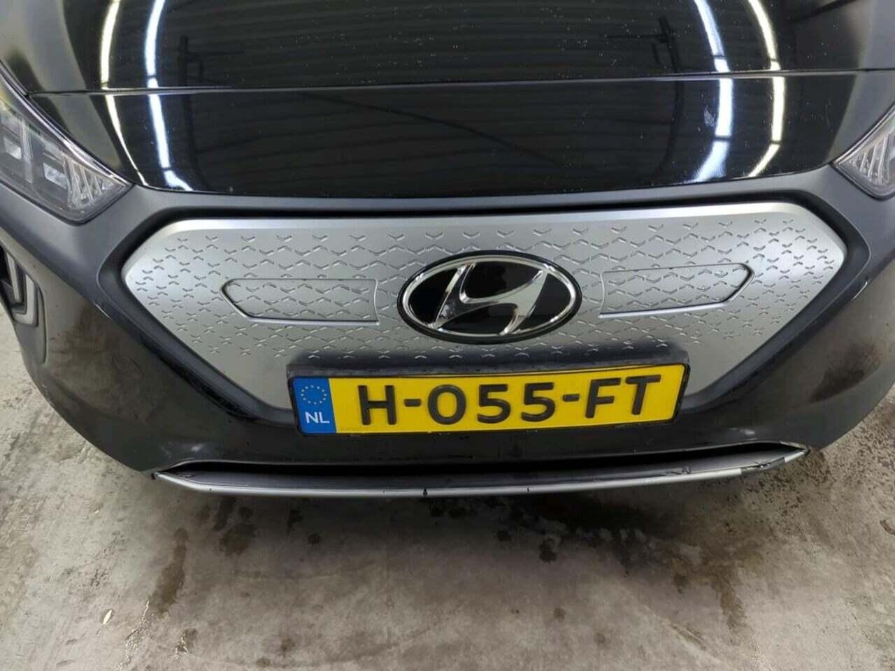 HYUNDAI IONIQ 38 photo