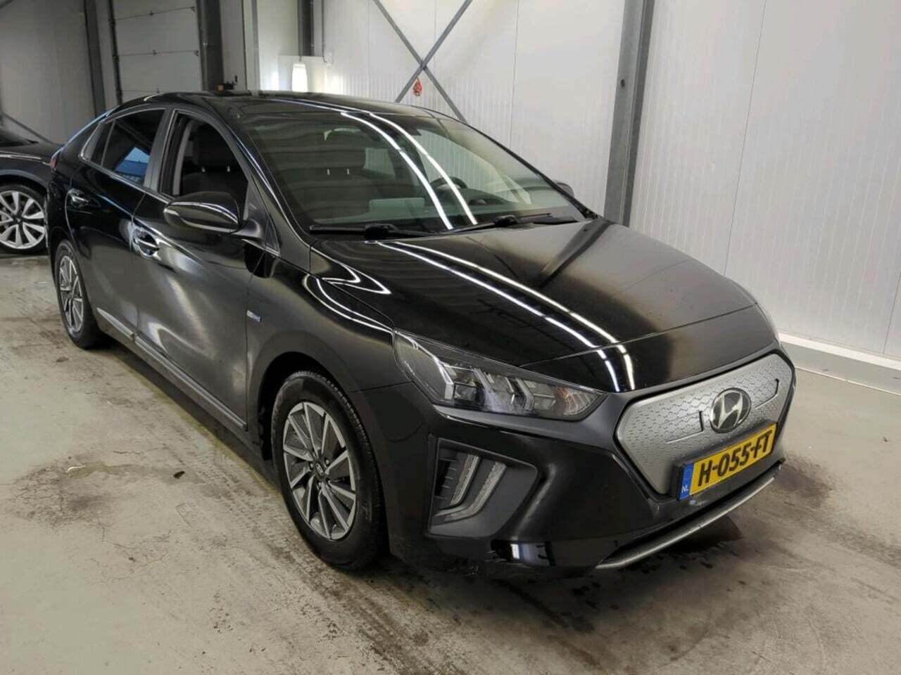 HYUNDAI IONIQ 38 photo