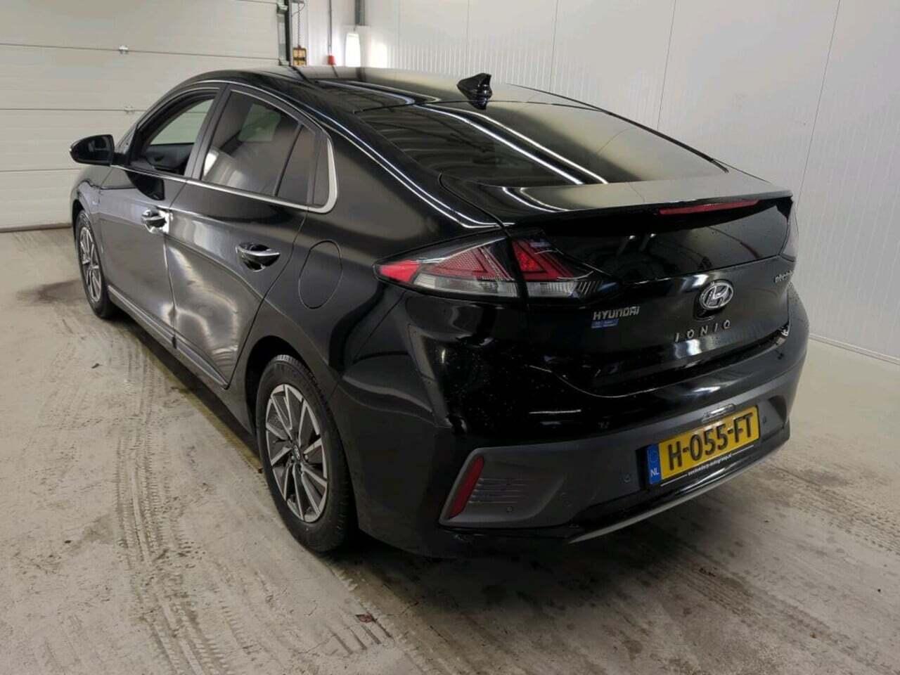 HYUNDAI IONIQ 38 photo