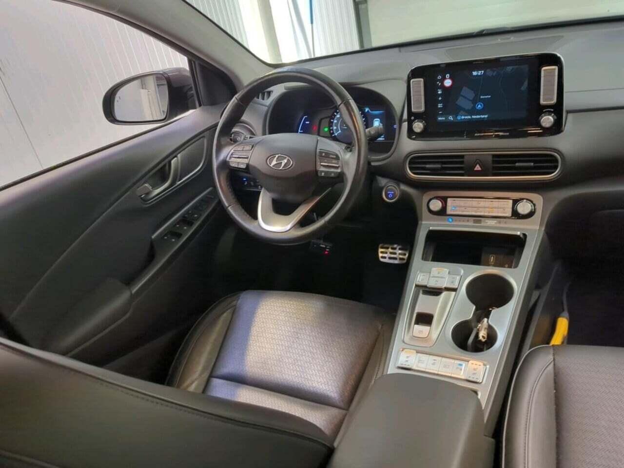 HYUNDAI Kona EV photo