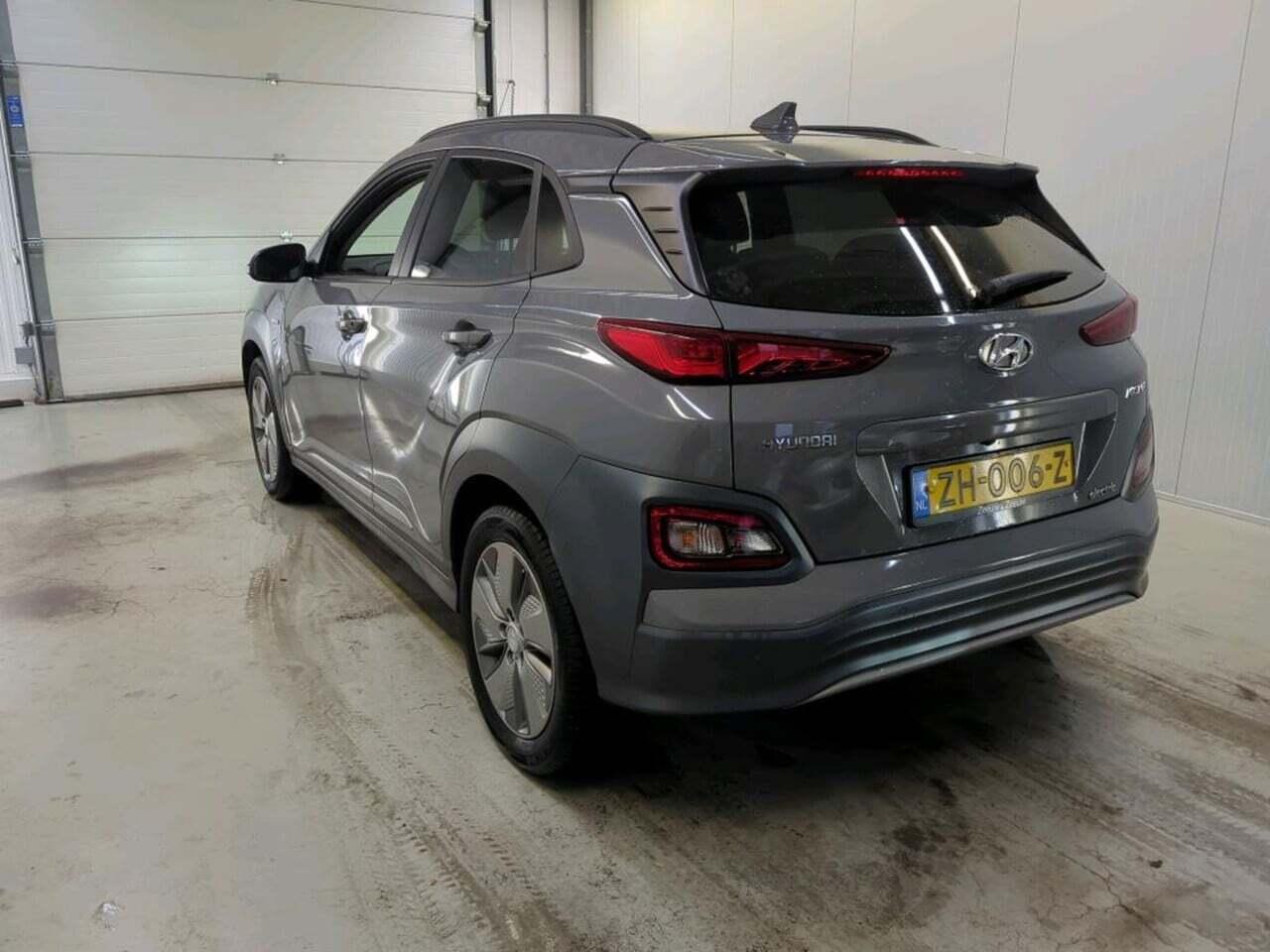 HYUNDAI Kona EV photo