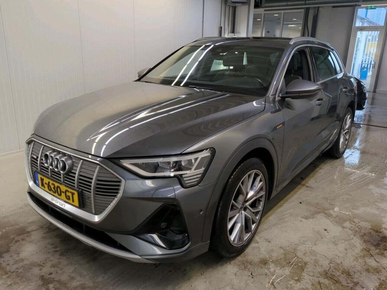 AUDI e-tron 55