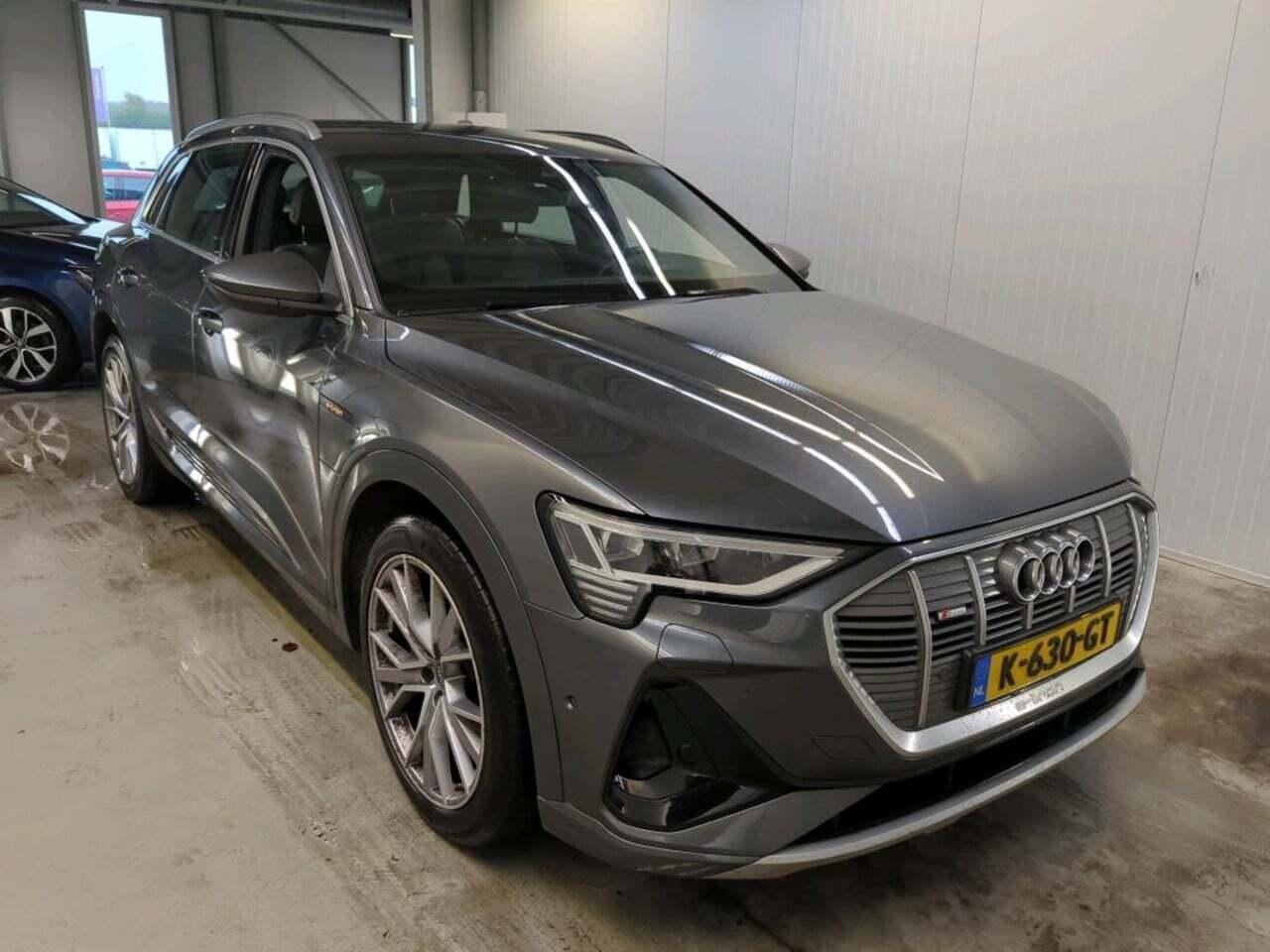 AUDI e-tron 55 photo