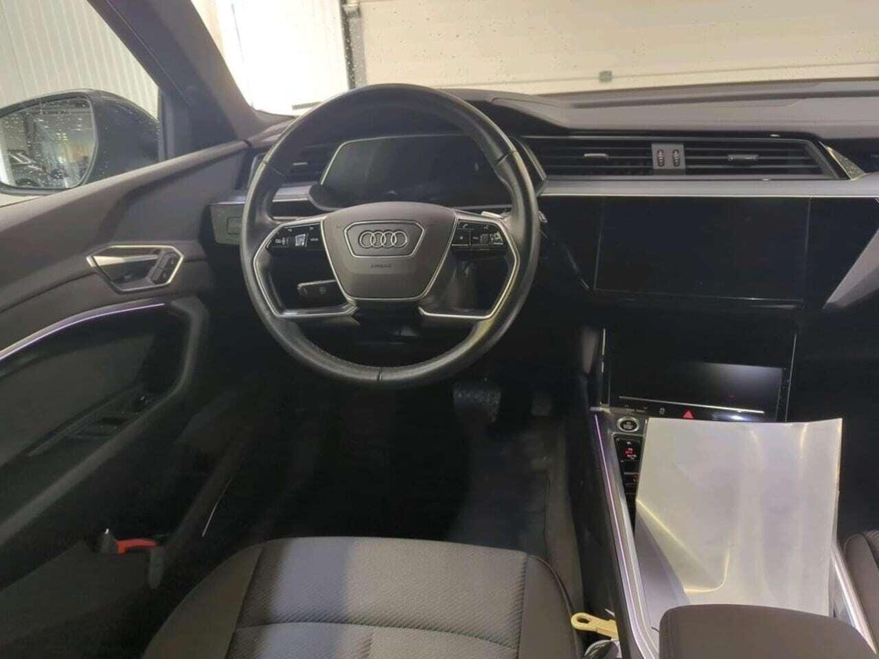 AUDI e-tron 55 photo