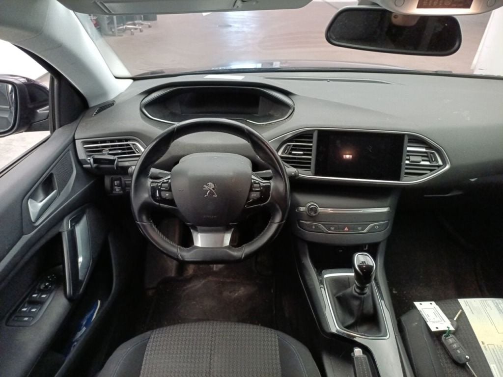 Peugeot 308 SW 1.5 BlueHDi 100 S&S Style 5d photo