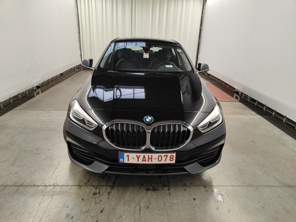 BMW 1 Reeks Hatch 118iA (103 kW) 5d photo