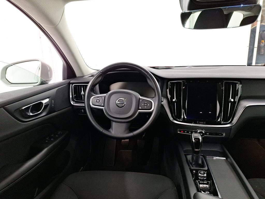 VOLVO V60 DIESEL - 2018 2.0 D3 Momentum (EU6d-TEMP) photo