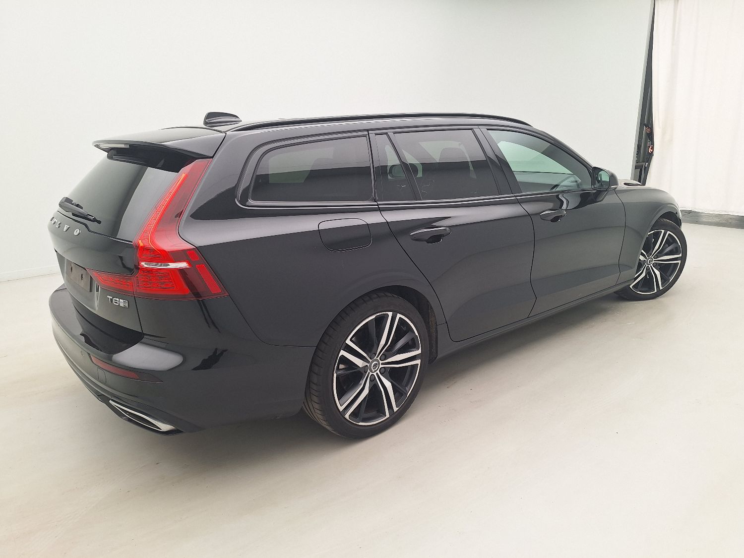 Volvo, V60 '18, Volvo V60 T8 PHEV 4x4 Geartronic R-Design 5d photo