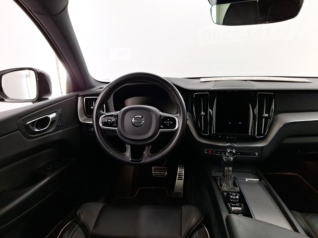 VOLVO XC60 2.0 D4 140KW GEARTRONIC R-DESIGN photo