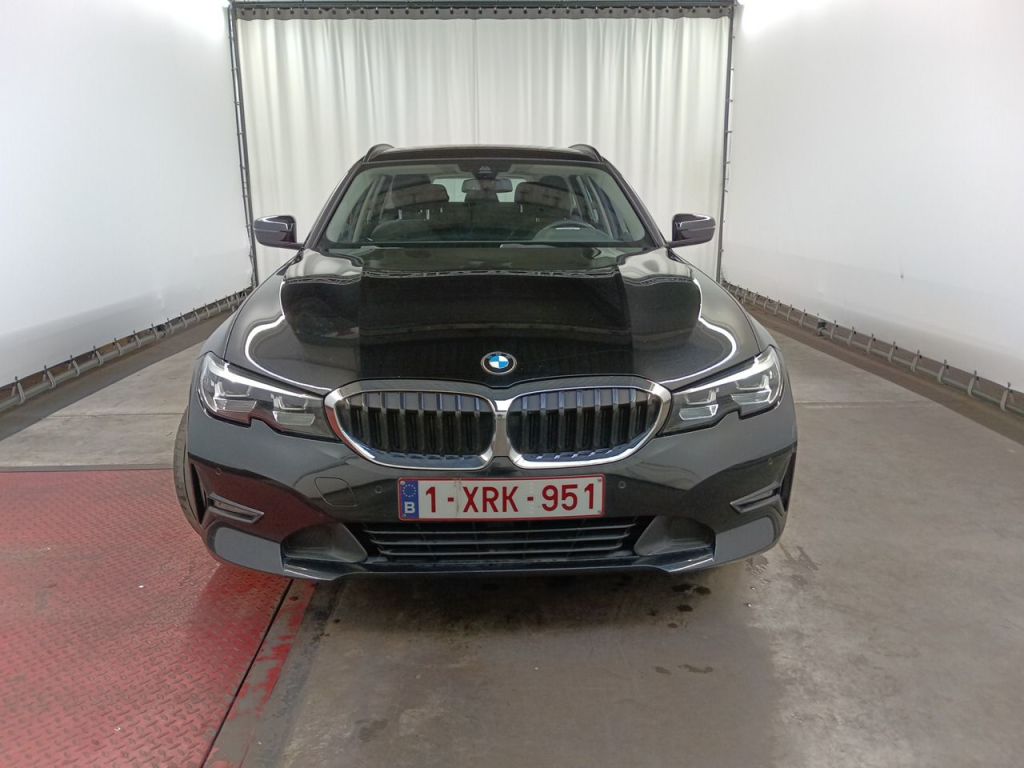 BMW 3 Reeks Touring 318dA (100 kW) 5d photo