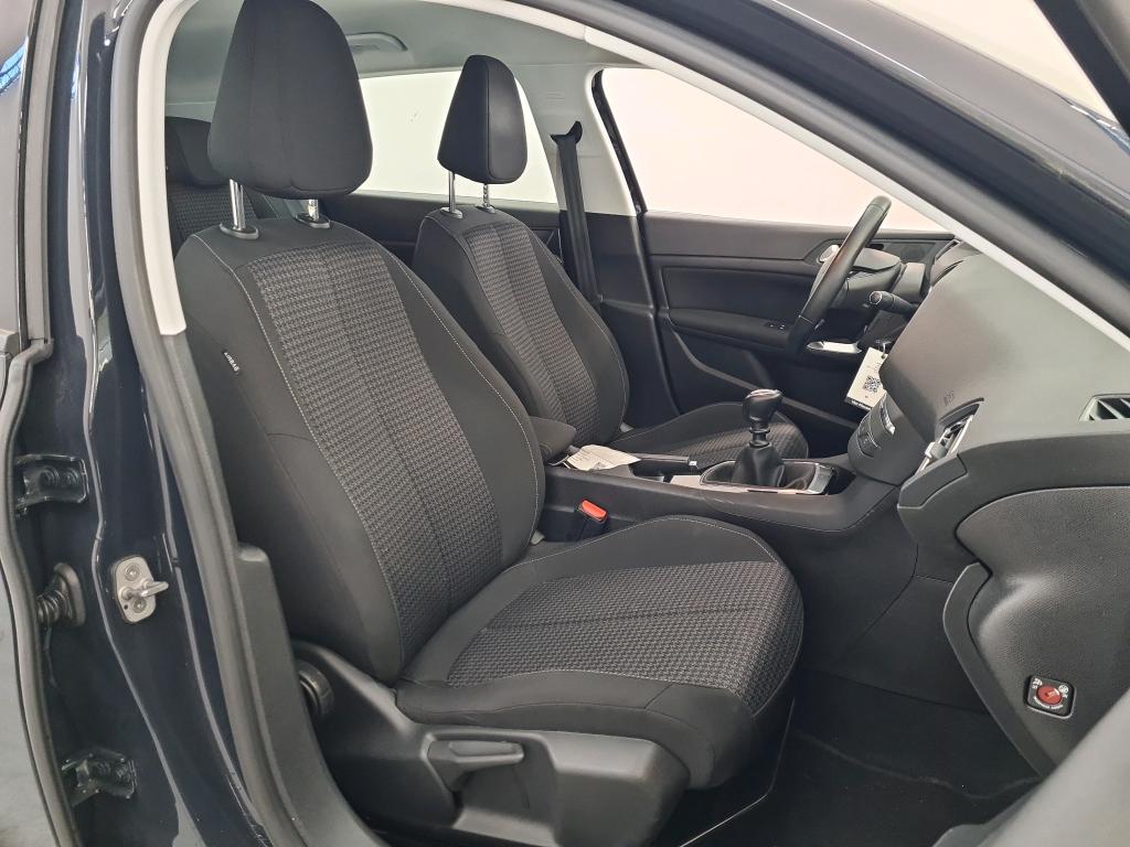 PEUGEOT 308 Peugeot 308 Blue Lease 1.2 Puretech 110 5d photo