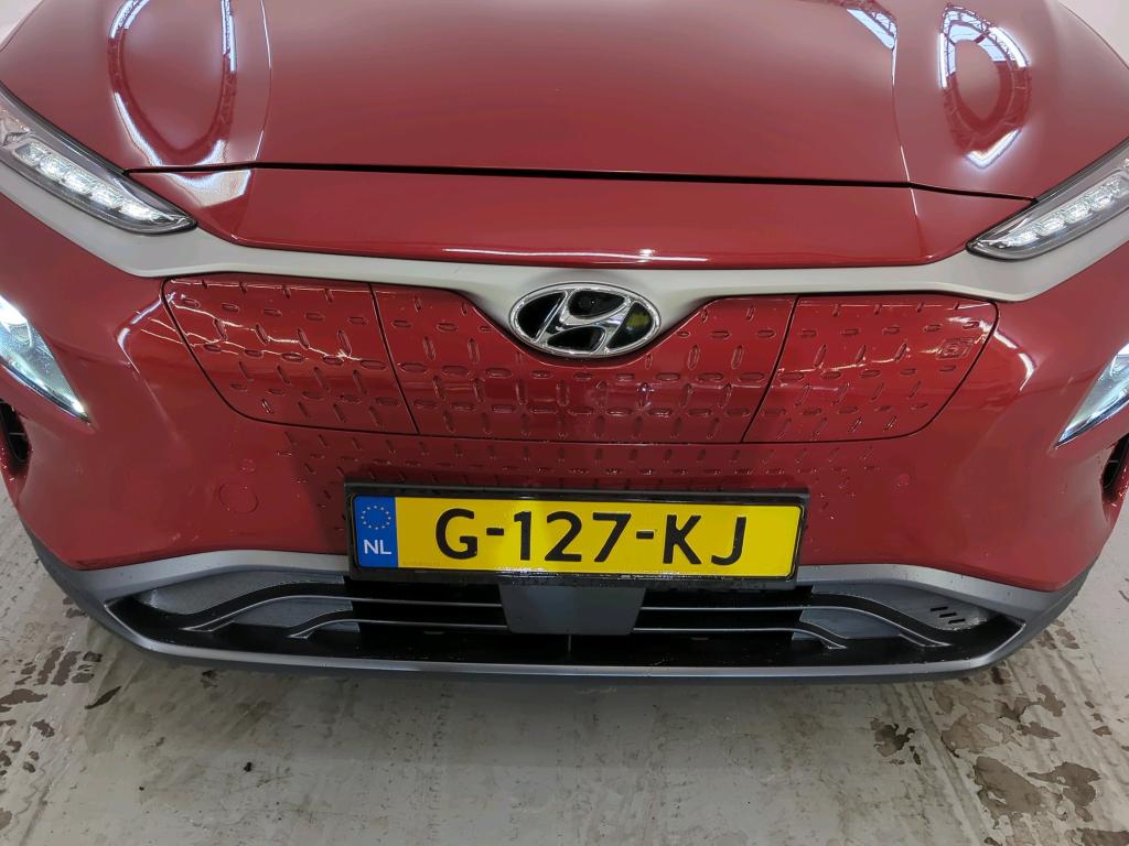 HYUNDAI Kona '17 Hyundai KONA Premium Electric 64 kWh 5d photo