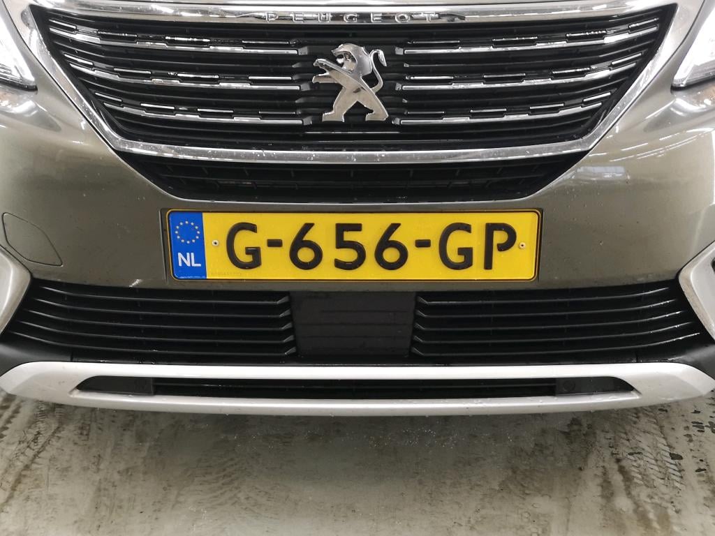 PEUGEOT 5008 17 - 20 Peugeot 5008 Allure PureTech 130 EAT8 5d 7p photo