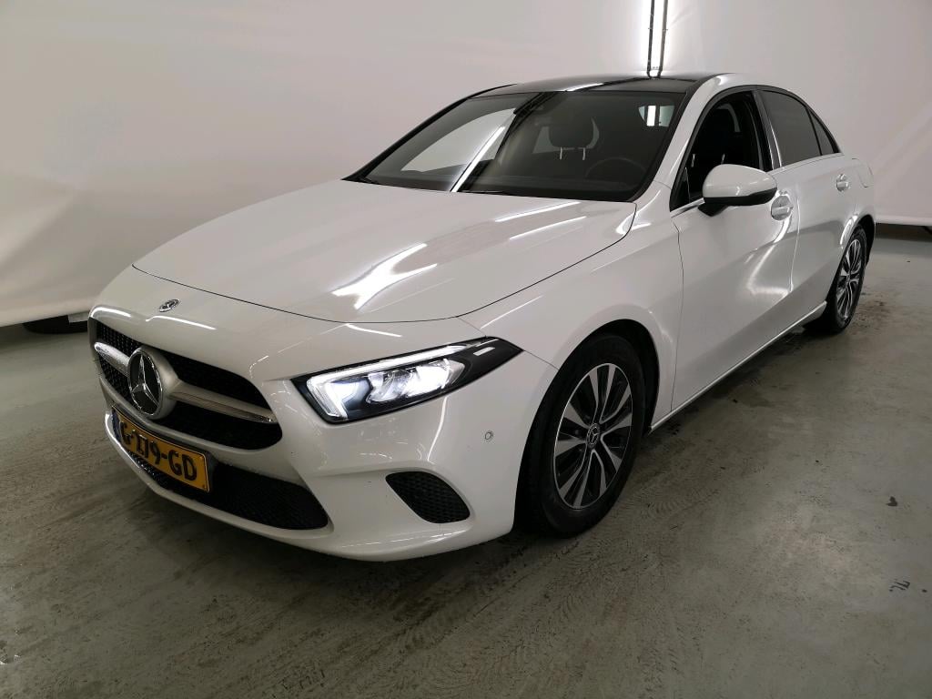 MERCEDES-BENZ A-Class Lim '18 Mercedes-Benz A-Klasse Limousine A 180 d Business Sol Plus Upgrade DCT 4d