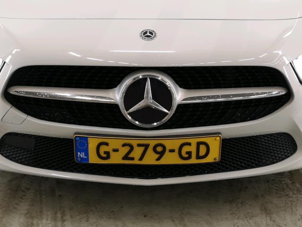 MERCEDES-BENZ A-Class Lim '18 Mercedes-Benz A-Klasse Limousine A 180 d Business Sol Plus Upgrade DCT 4d photo