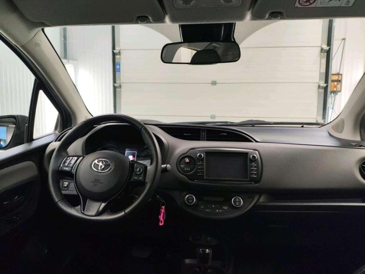 TOYOTA Yaris 1.5 photo