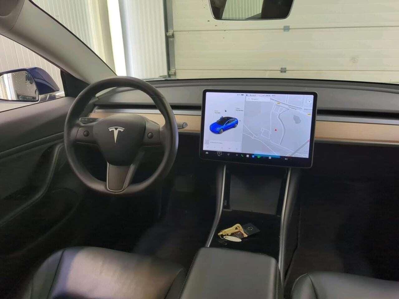 Tesla Model 3 Long R photo