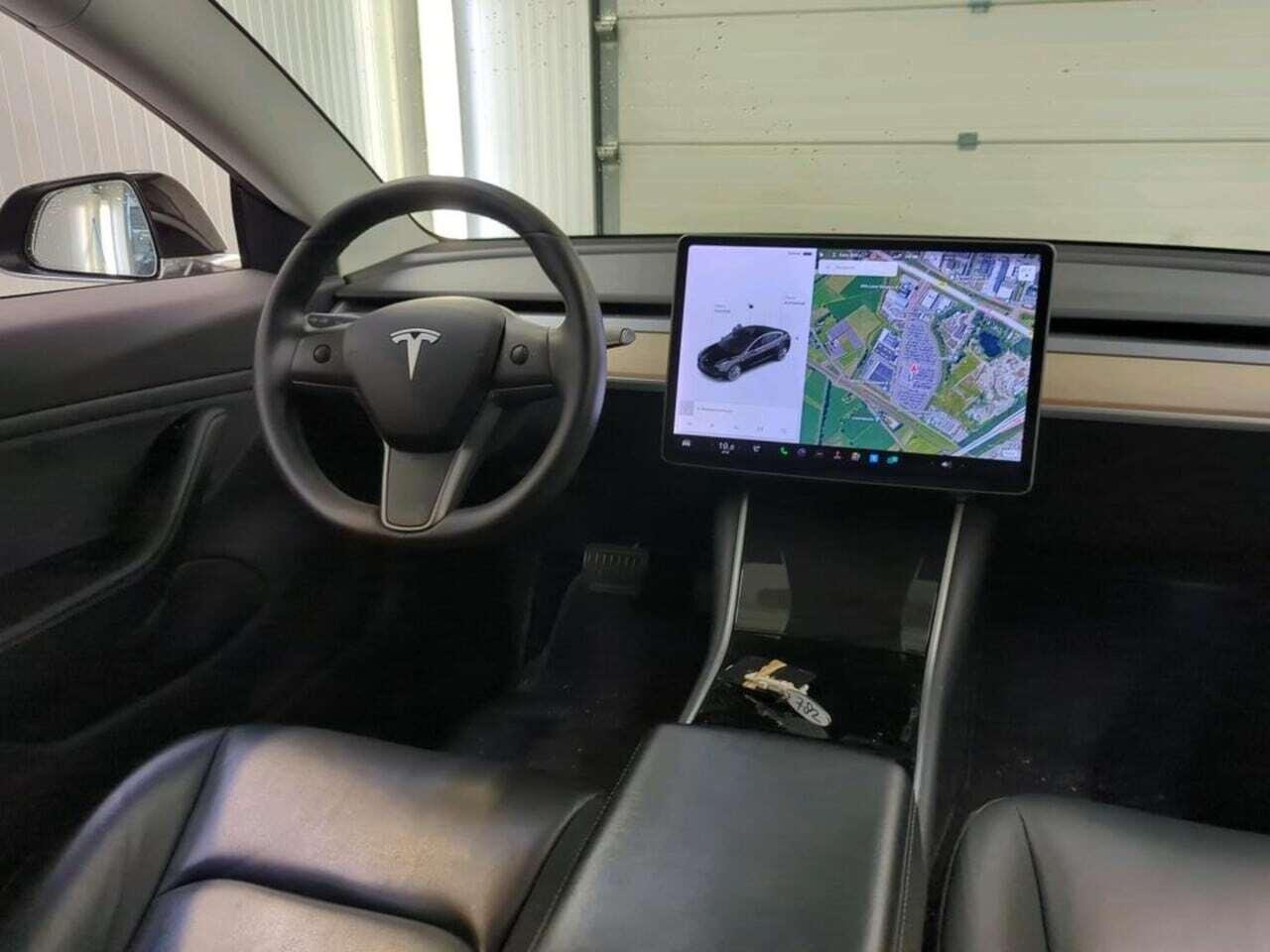 Tesla Model 3 Long R photo