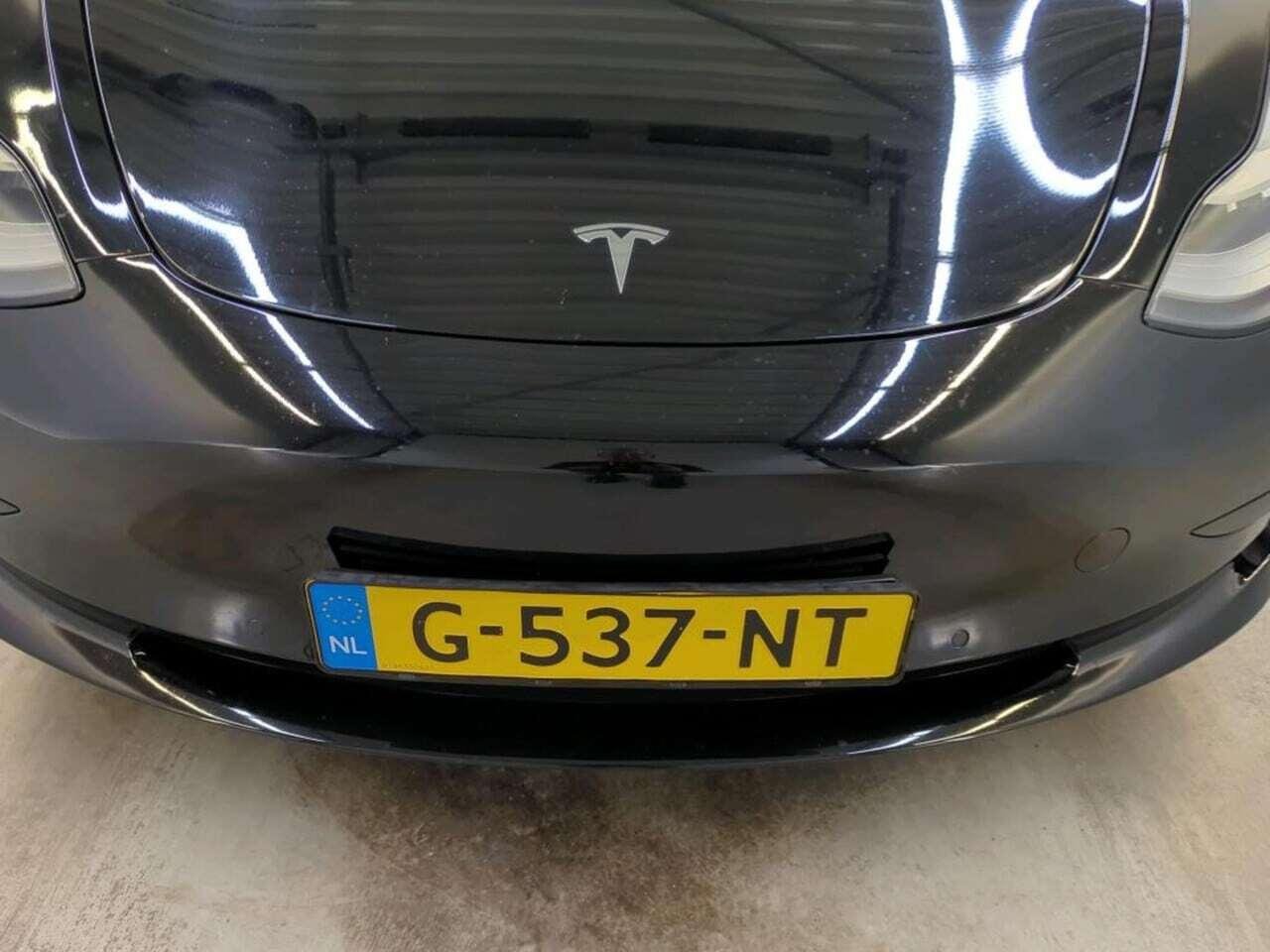 Tesla Model 3 Standard R photo