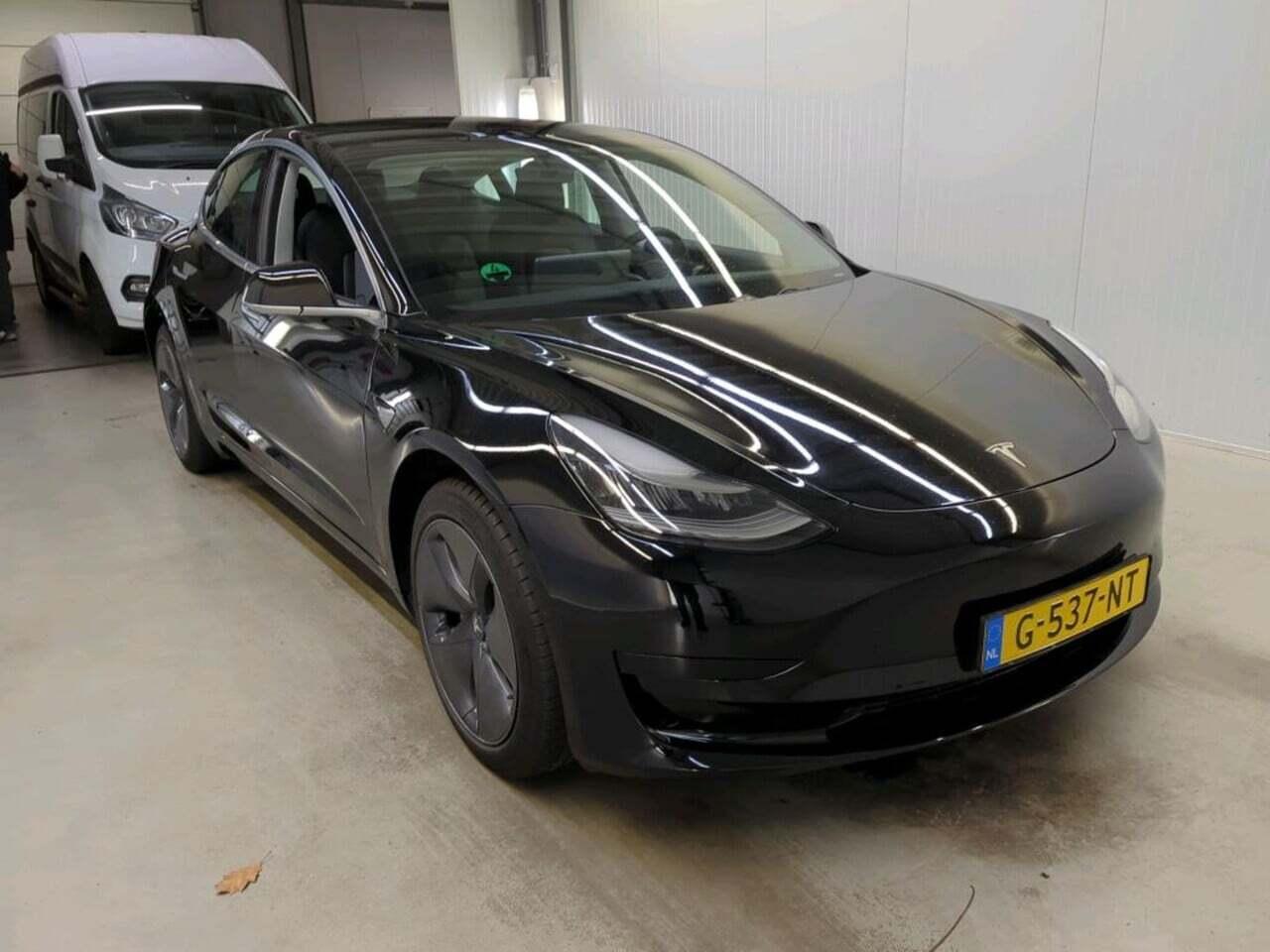 Tesla Model 3 Standard R photo