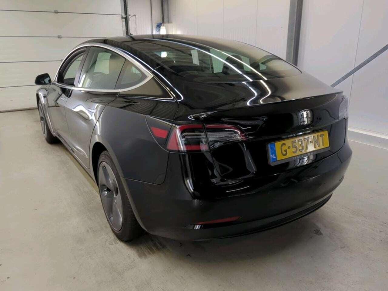 Tesla Model 3 Standard R photo