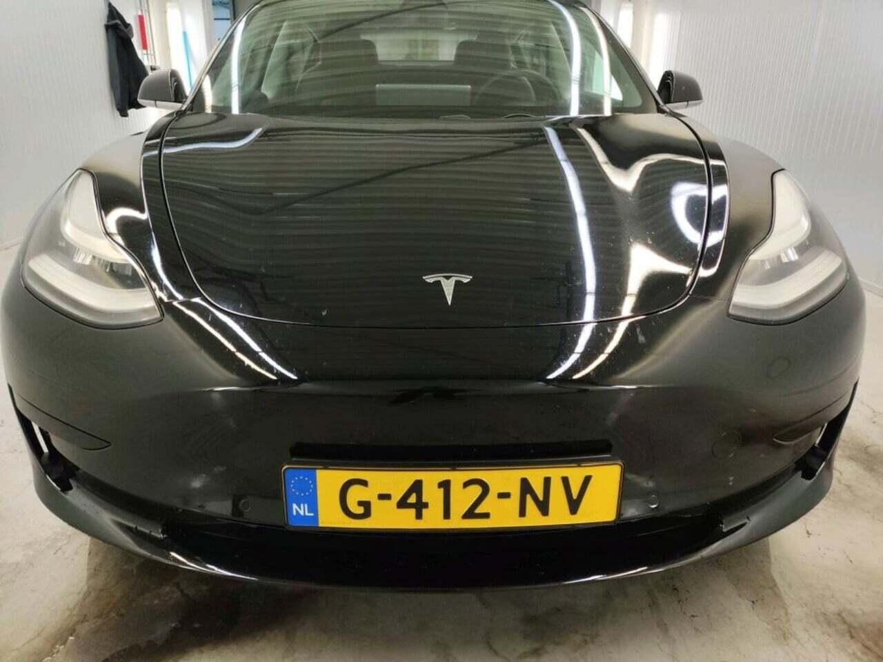 Tesla Model 3 Standard R photo