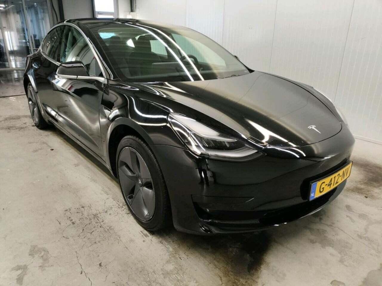 Tesla Model 3 Standard R photo