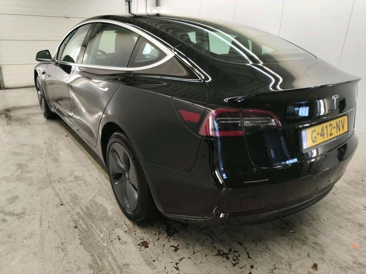 Tesla Model 3 Standard R photo