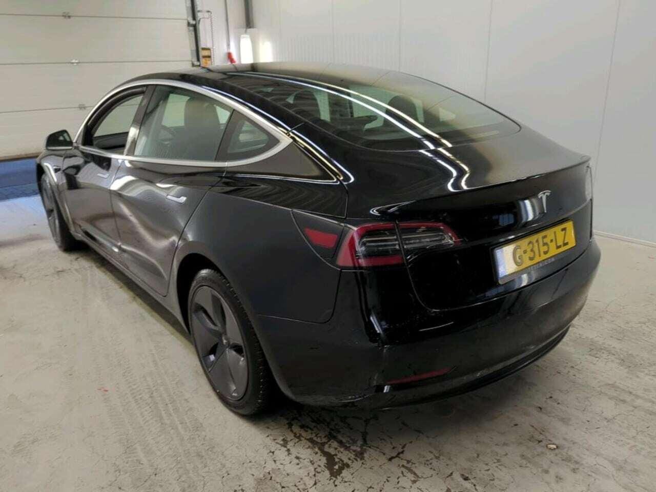 Tesla Model 3 Standard R photo