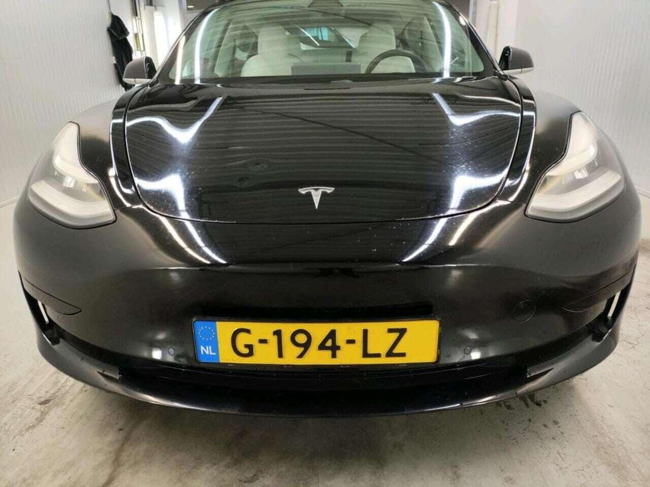 Tesla Model 3 Standard R photo